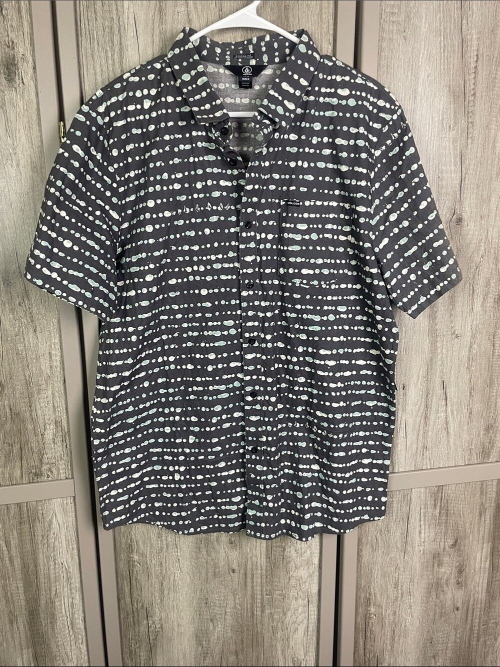 New! Volcom Tremble Short Sleeve Button-Up Woven Shirt Men's XL